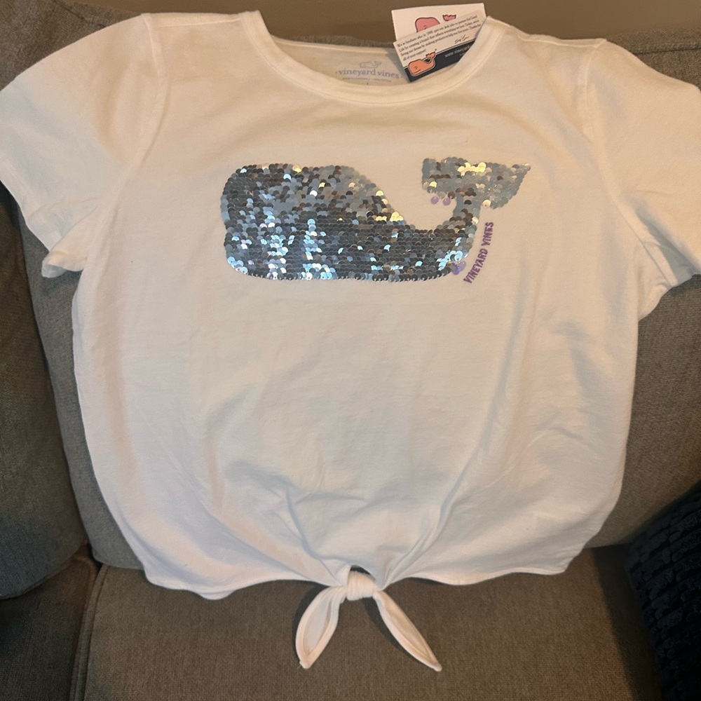 Vineyard Vines NWT Girls White Front Tie T-Shirt with Flip Sequin Whale.